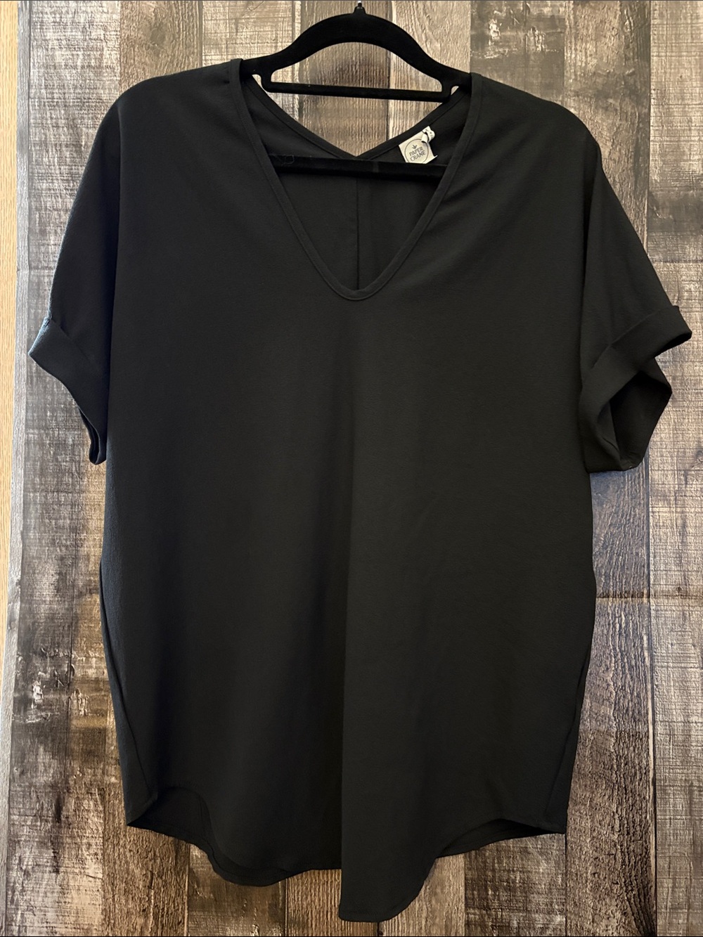 EUC Paper Crane Black V-Neck Short Sleeve Top-S